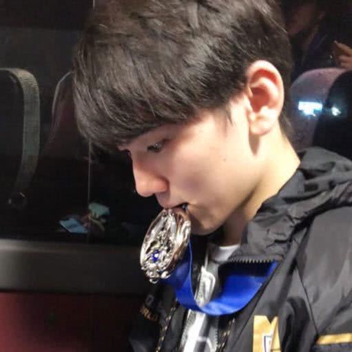 JackeyLove在公牛比赛中锐不可当，出色防守引发热议！-九游平台